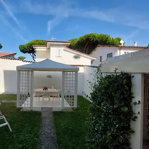 Minzoni94 - Twobedroom+garden Lido di Camaiore